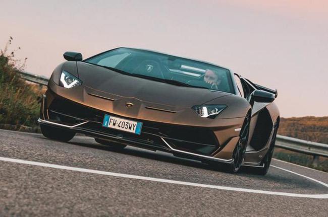 绝唱！限量800辆大牛旗舰！试驾兰博基尼Aventador SVJ Roadster
