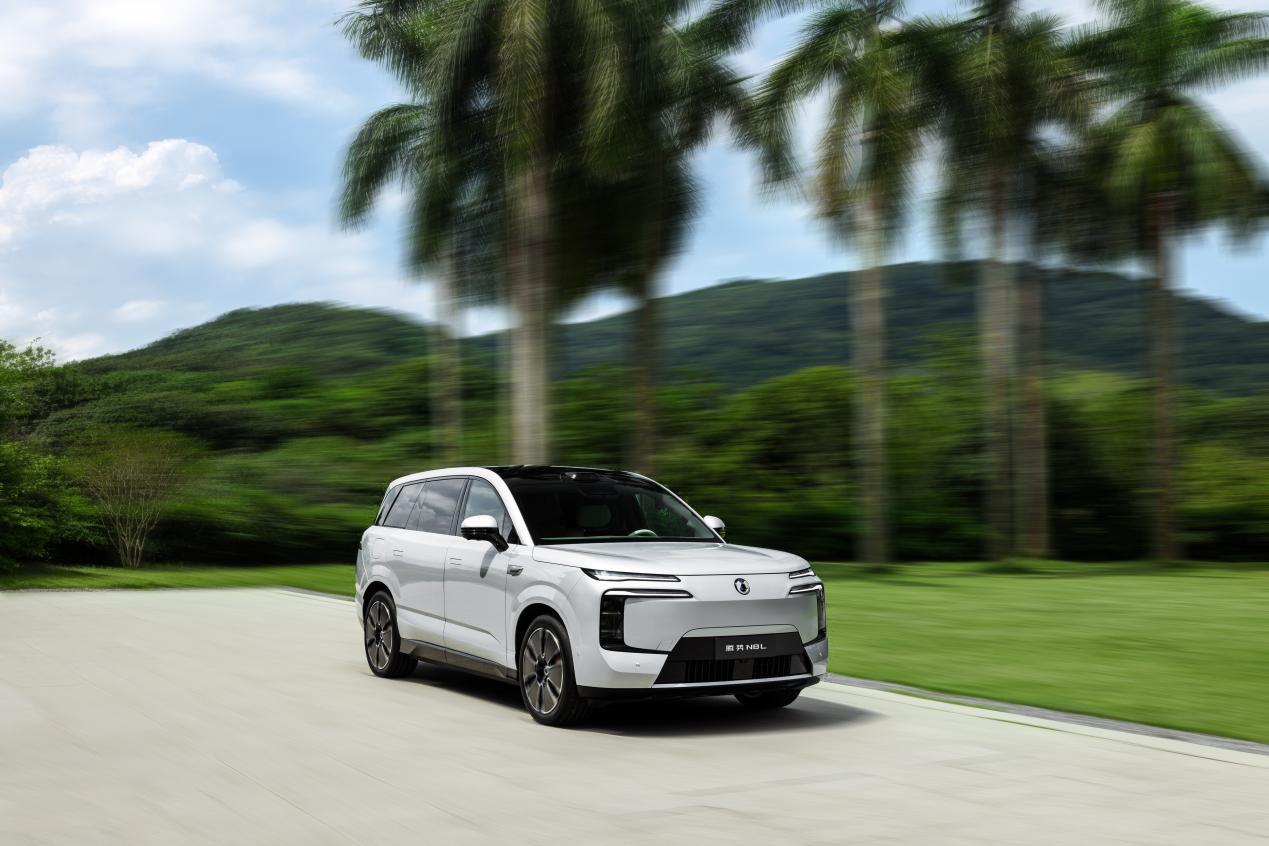 大六座安全豪华SUV腾势N8L正式开启预售，预售价31.98万起