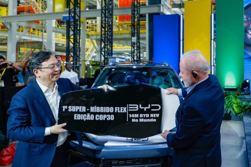 比亚迪第1400万辆新能源车在巴西工厂下线,巴西总统卢拉成为车主 比亚迪第1400万辆新能源车在巴西工厂下线,巴西总统卢拉成为车主